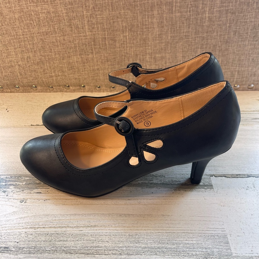 NIB Chase + Chloe Dress Pumps